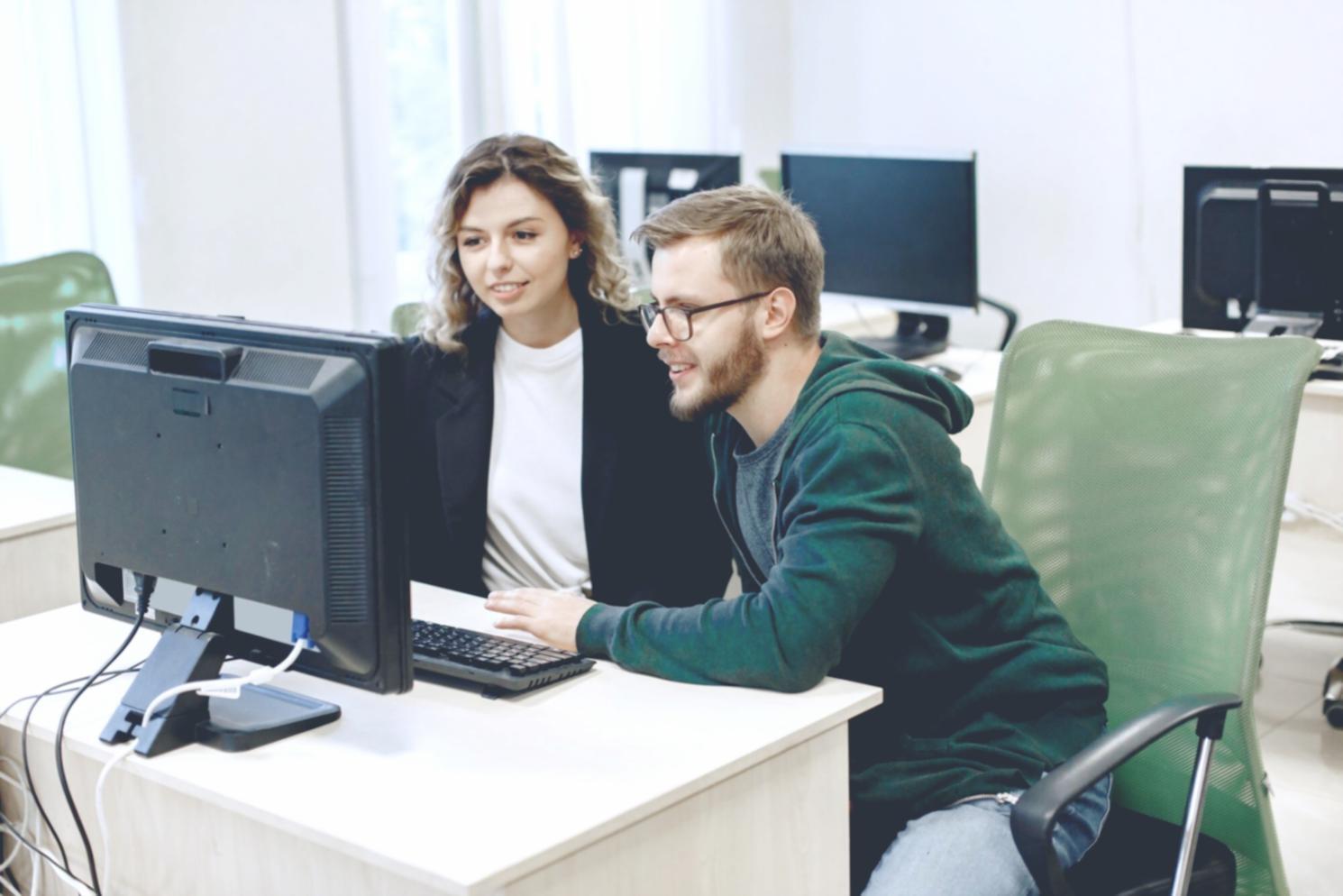 機械学習による暗号通貨分析システムの画面表示